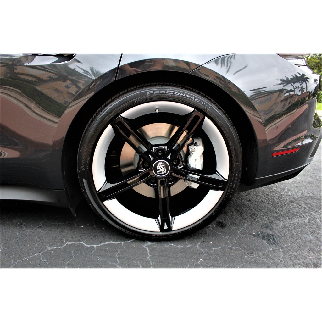 全新Taycan 保時捷表面塗層煞車系統 (PSCB)，搭配白色煞車卡鉗 圖片 7