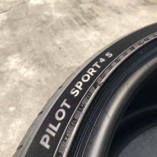 Michelin Pilot Sport 4 S 235/35/19 圖片 3